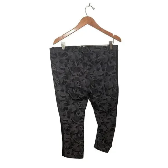Billy T Camo Trouser Pants Womens Size 12 Stretch Ponte Knit Cropped Pockets - Picture 2 of 5
